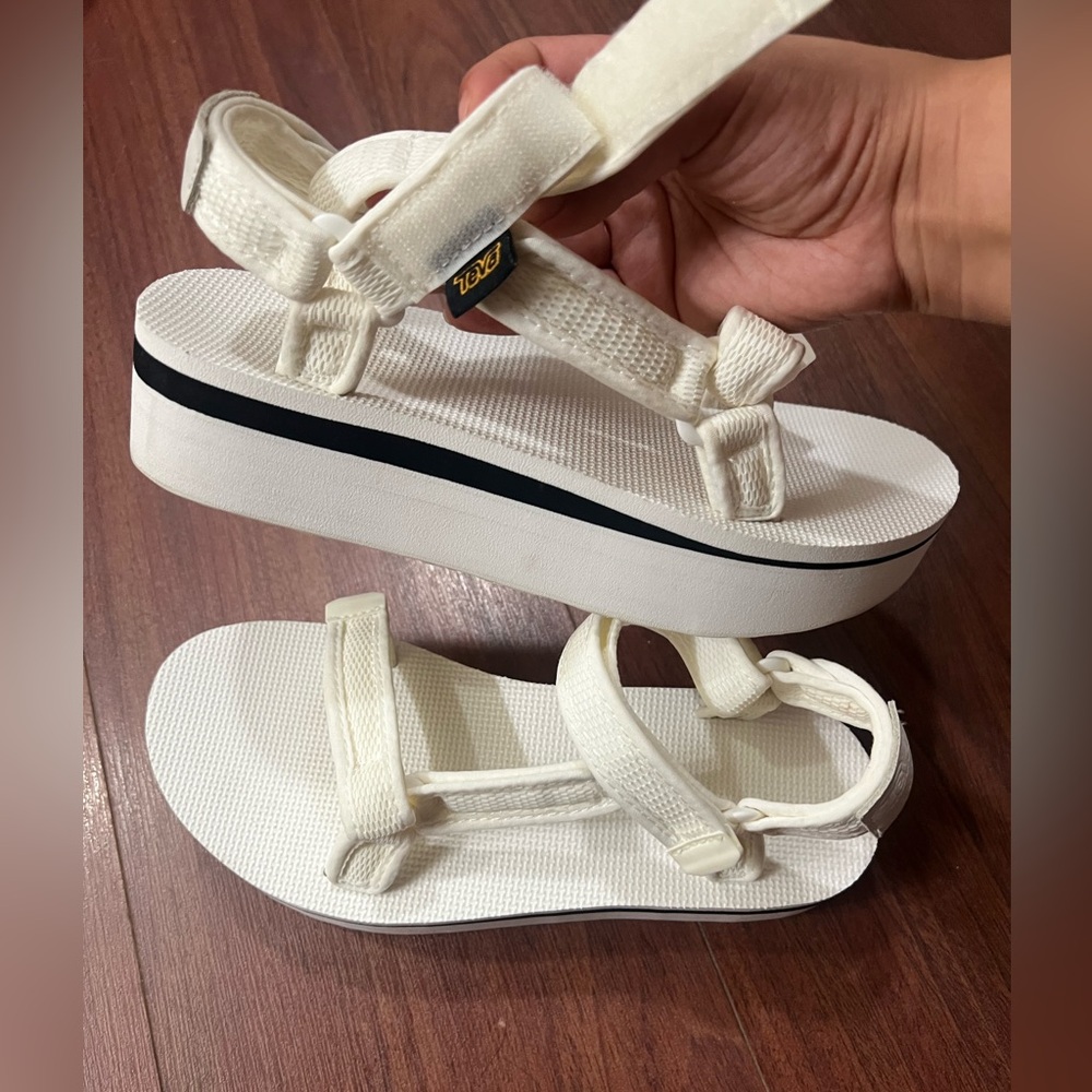 TEVA FLATFORM UNIVERSAL MESH BRIGHT WHITE PLATFORM SANDALS